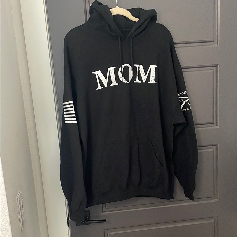 Black 'MOM' Hoodie